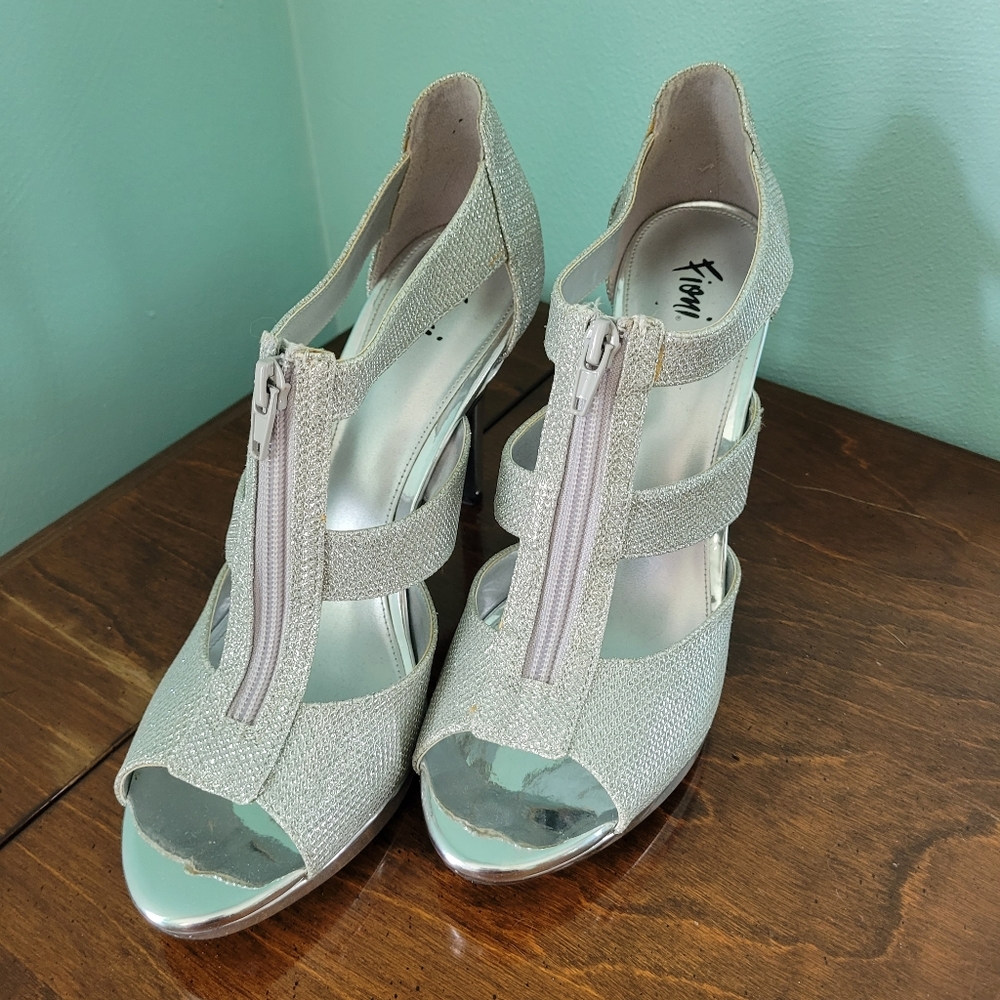 Formal high heel shoes